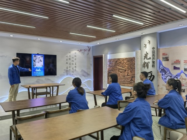 内蒙古电力集团乌海千里山供电公司：开展“劳模精神代代传—艰苦奋斗,勇于创新”劳模故事宣讲活动.jpg