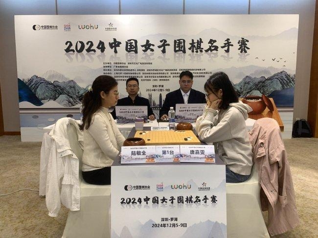 唐嘉雯与陆敏全进行冠军争夺战