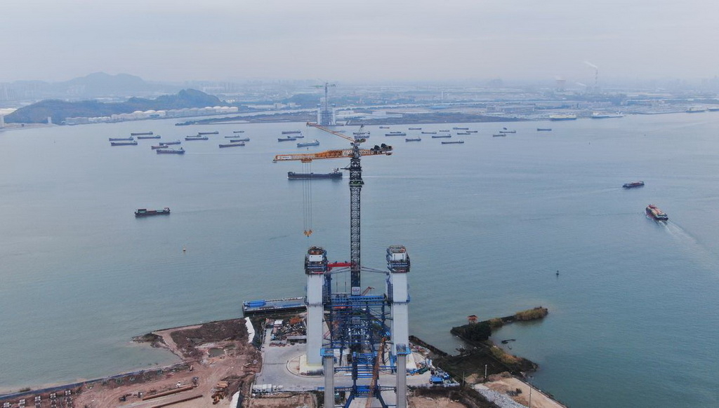 这是狮子洋通道主桥狮子洋大桥施工现场（2月6日摄，无人机照片）。