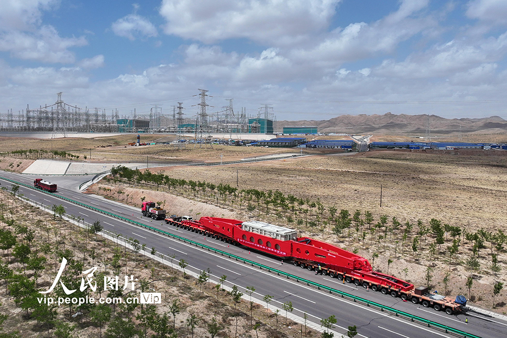 宁夏中卫：“巨无霸”变压器运抵中宁换流站【3】