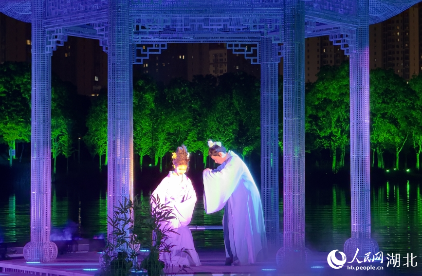 《槐荫船说》夜游演出。人民网记者 张隽摄