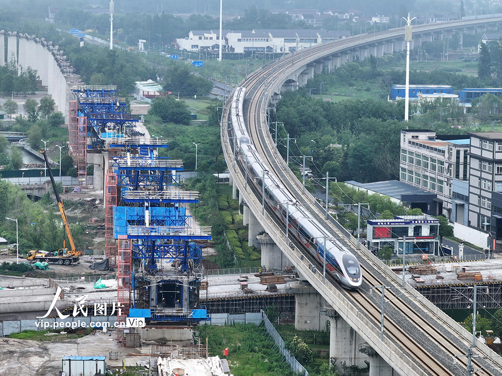 江苏扬州：新建沪宁合高铁建设正酣