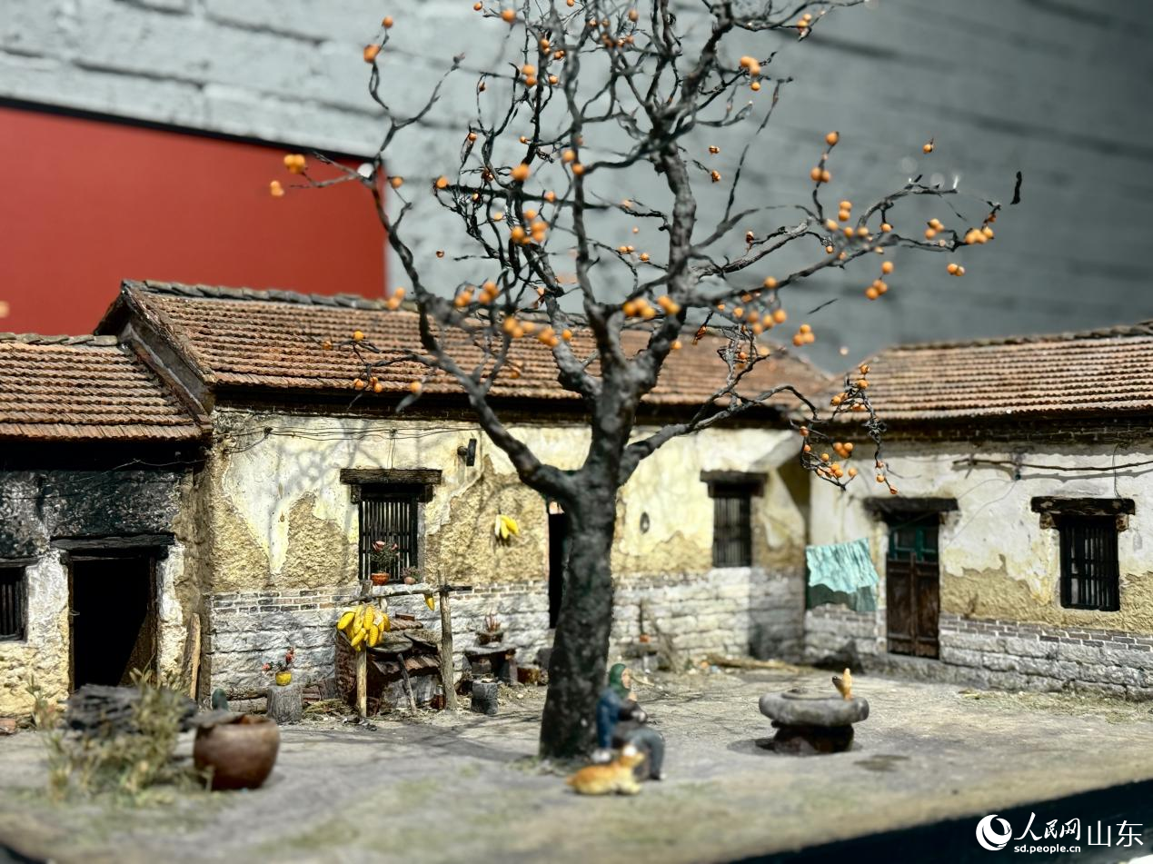 李义中对记忆中的山东民居进行了复原。人民网 郑昕桥摄