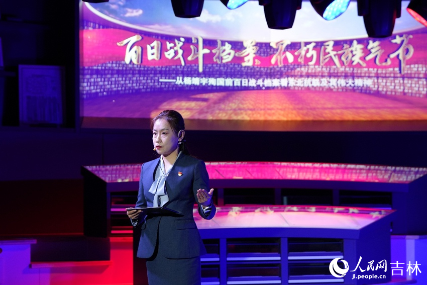 《百日战斗档案 不朽民族气节》教学课。人民网记者 李洋摄