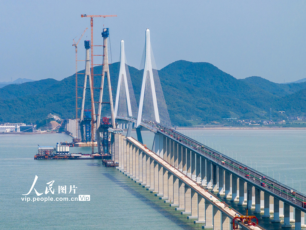 浙江宁波：象山港跨海大桥最大重量节段钢混结合梁架设成功【4】