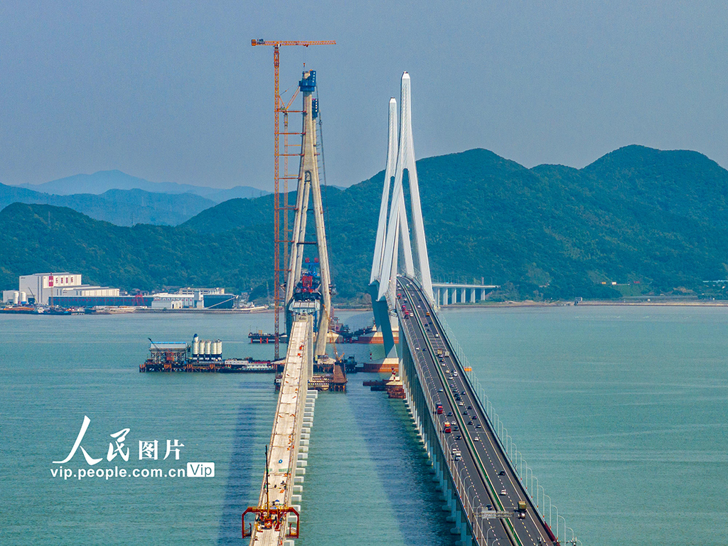 浙江宁波：象山港跨海大桥最大重量节段钢混结合梁架设成功【3】