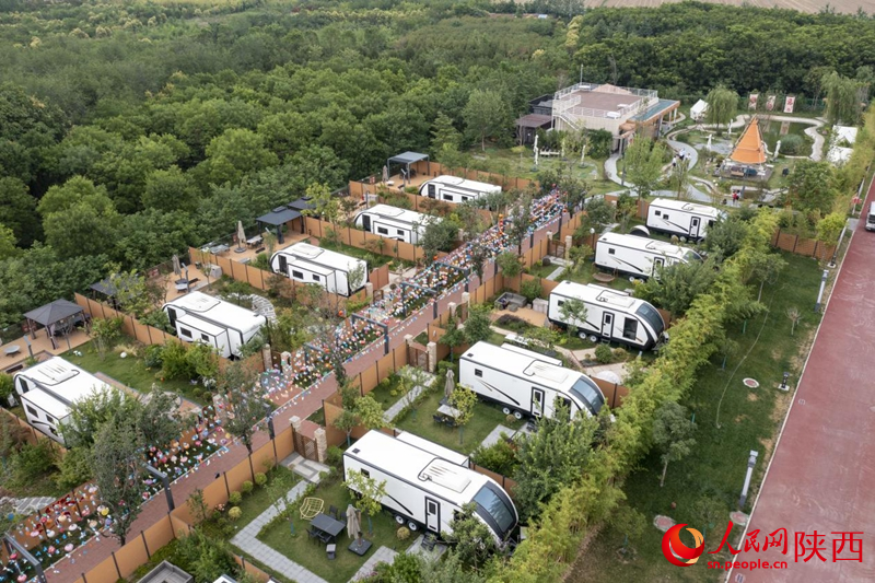 子午服务区房车营地（航拍图）。人民网记者 翁奇羽摄