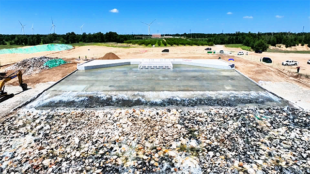 莫力庙水库出水口。张珠海摄