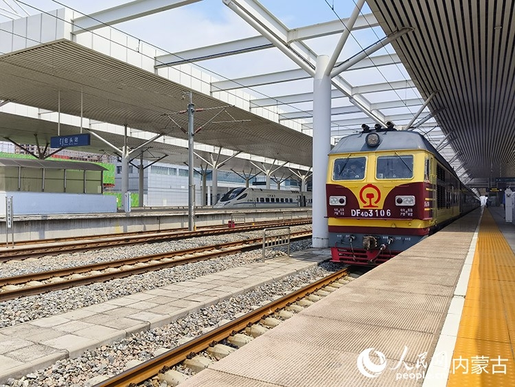 检测列车驶出包头站。张宇晨摄