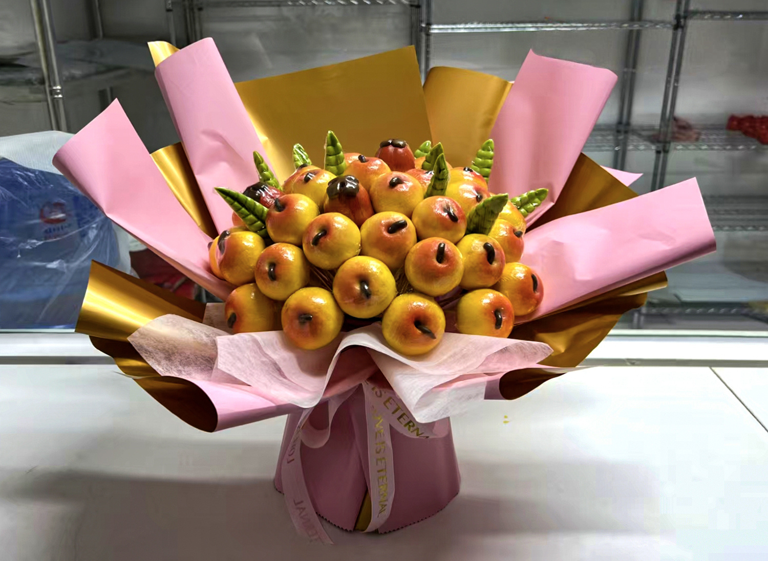 寓意平平安安的苹果造型花饽饽。
