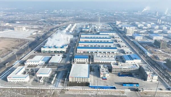 中能建松原氢能产业园(绿色氢氨醇一体化)项目一期投产。受访者供图